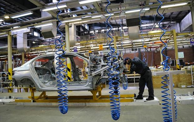 آشفتهبازار خودرو و سرگردانی مشتریان/وعده وزیر صنعت محقق نشد آشفتهبازار خودرو و سرگردانی مشتریان/وعده وزیر صنعت محقق نشد